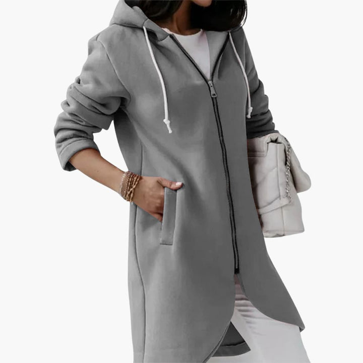 Långärmad damhoodie med dragkedja i mjukt tyg, en bekväm luvtröja för alla tillfällen.