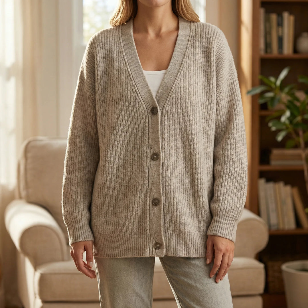 Lång damcardigan Stella med öppen framkant, perfekt för en bekväm och elegant vardagsstil.