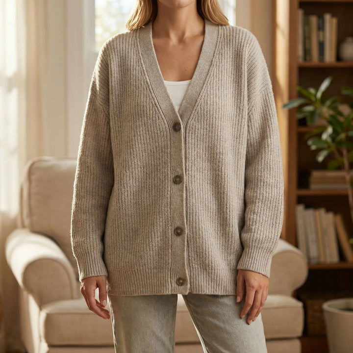 Lång damcardigan Stella med öppen framkant, perfekt för en bekväm och elegant vardagsstil.