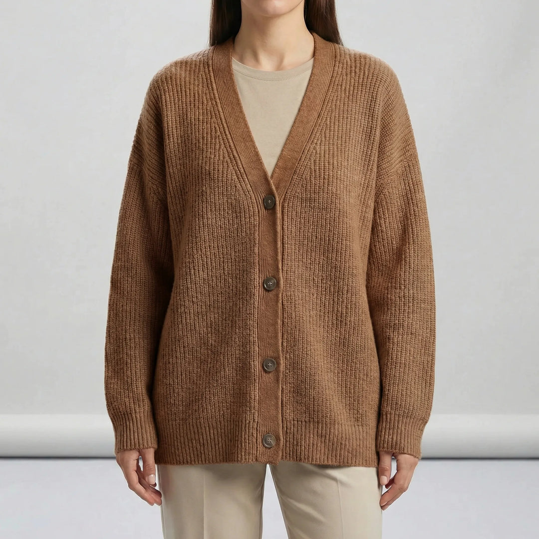 Klassisk lång damcardigan Stella. Med öppen framkant ger den en bekväm och modern touch till din stil.