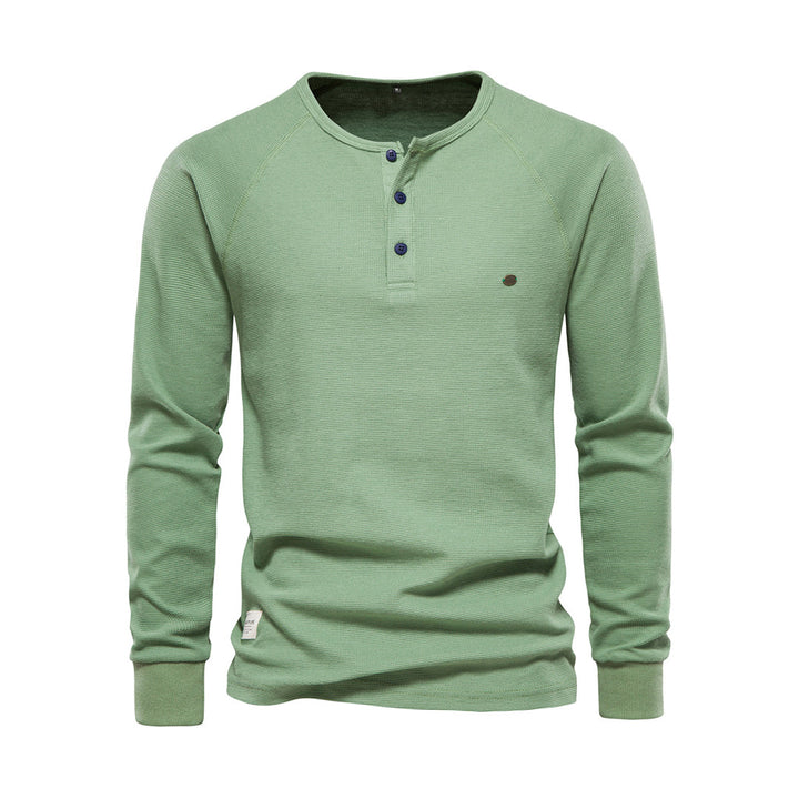 Välsittande långärmad herrskjorta med våffelstruktur, perfekt för en stilren och modern herrmode-look.