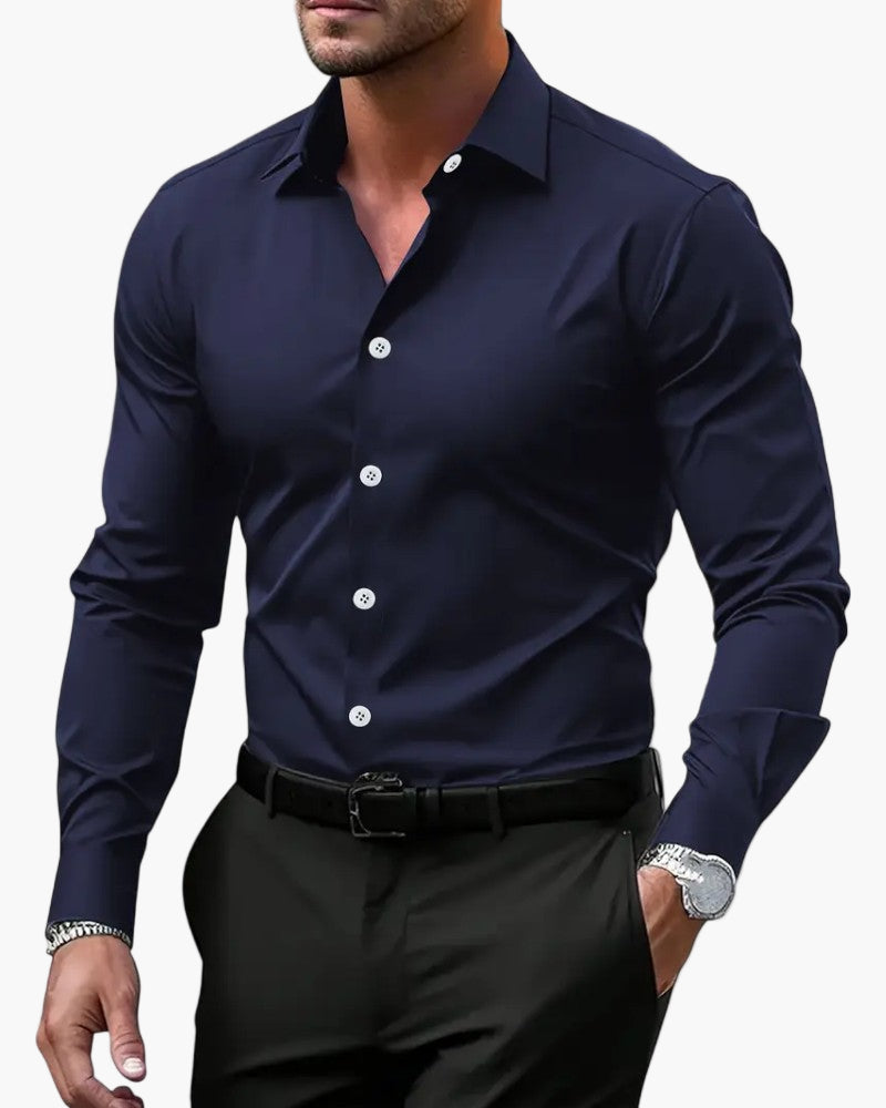 Formell långärmad herrskjorta för kontoret. Elegant business-skjorta för en professionell look.