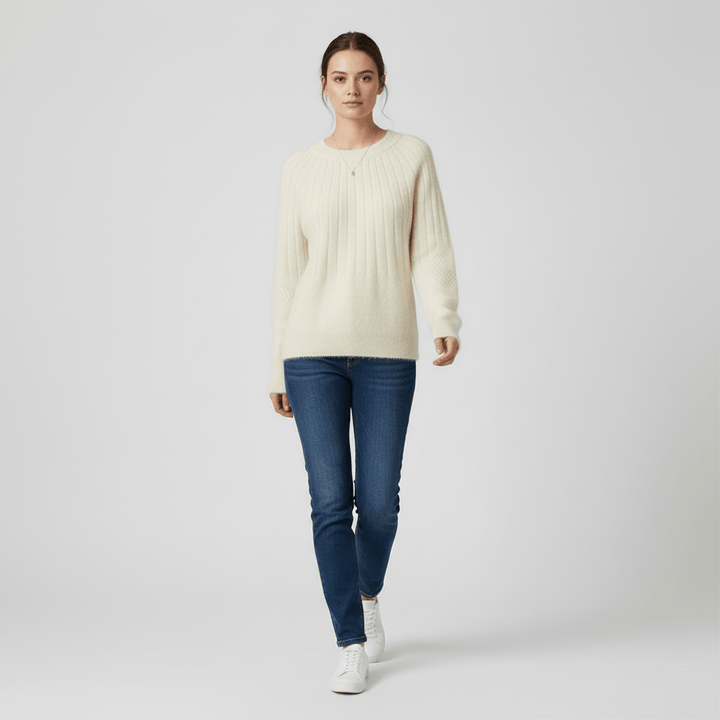 Höstmode: Ribbstickad damtröja Leah med lång ärm. Vinterkläder för kvinnor.