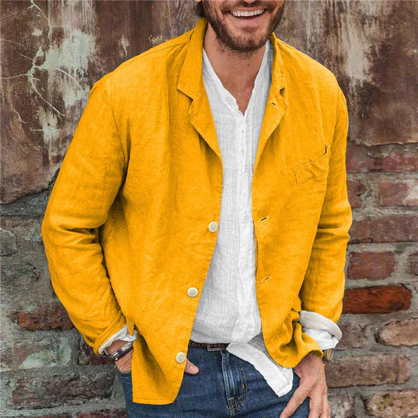 Mjuk, lätt herrjacka med knappar, utmärkt som vardagsplagg för en stilren och bekväm look.