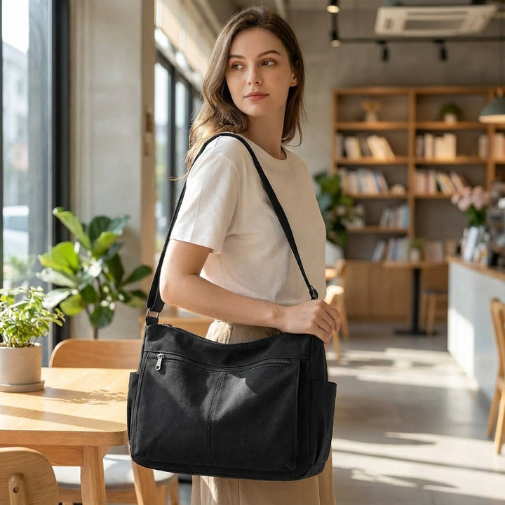 Lätt, organiserad laptop axelväska i svart för unisex, skyddar din dator med stil.