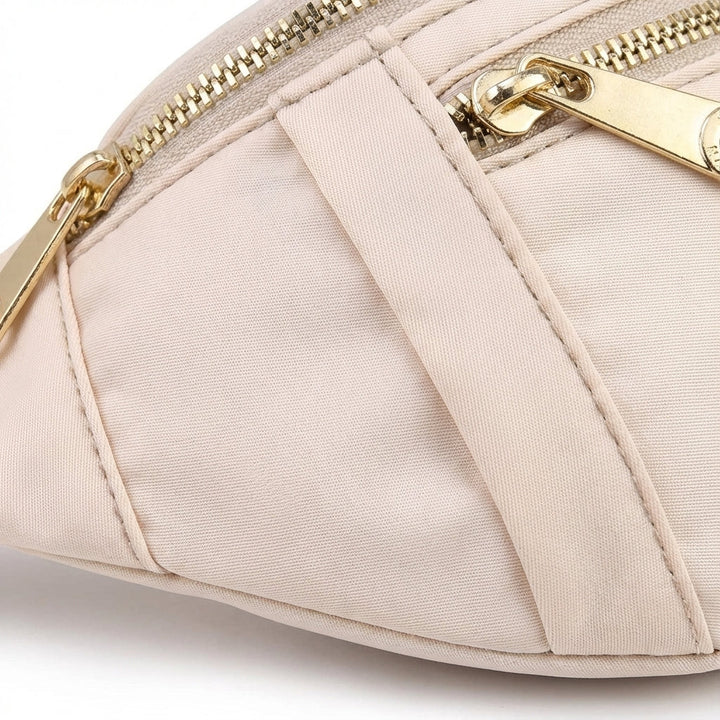 Sportig unisex midjeväska i lättviktsnylon. Bär den som axelväska eller crossbody under träning.
