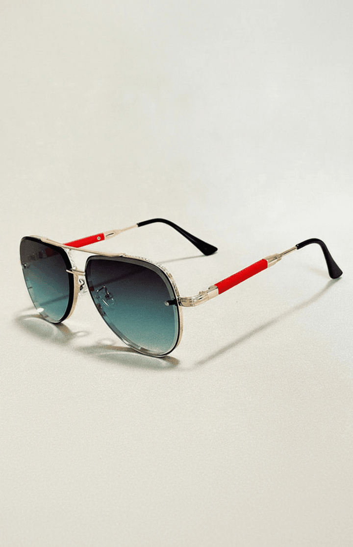 Dam aviator solglasögon i modern design, lätta med UV400 & antireflex för bästa sikt.