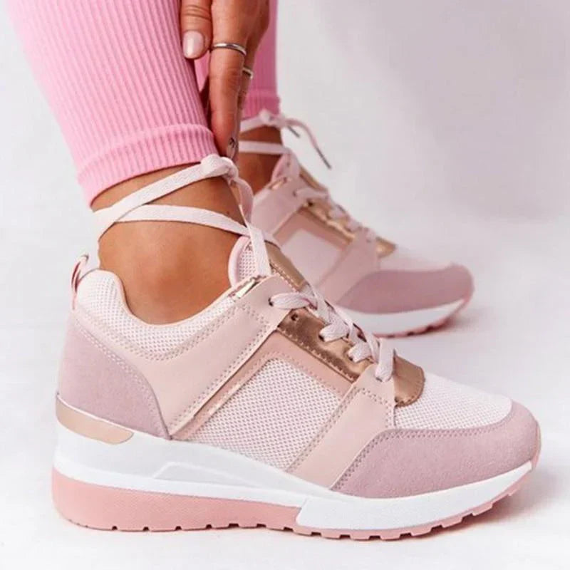 Ergonomiska Air-sneakers för dam med chunky sula och modern estetik.