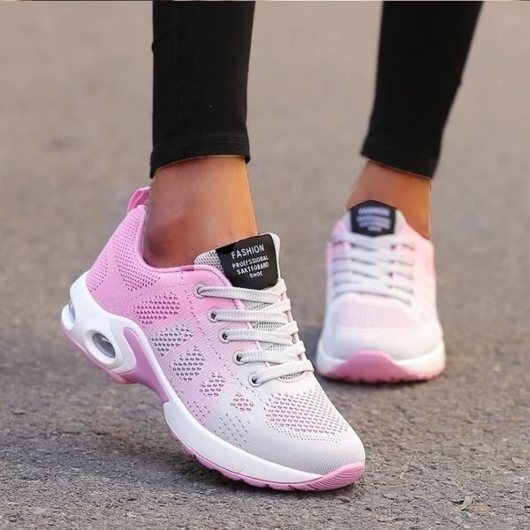 Sportiga fritidsskor. Vita lätta sneakers med flexibel och stötdämpande sula för dam & unisex, idealiska för aktivitet.