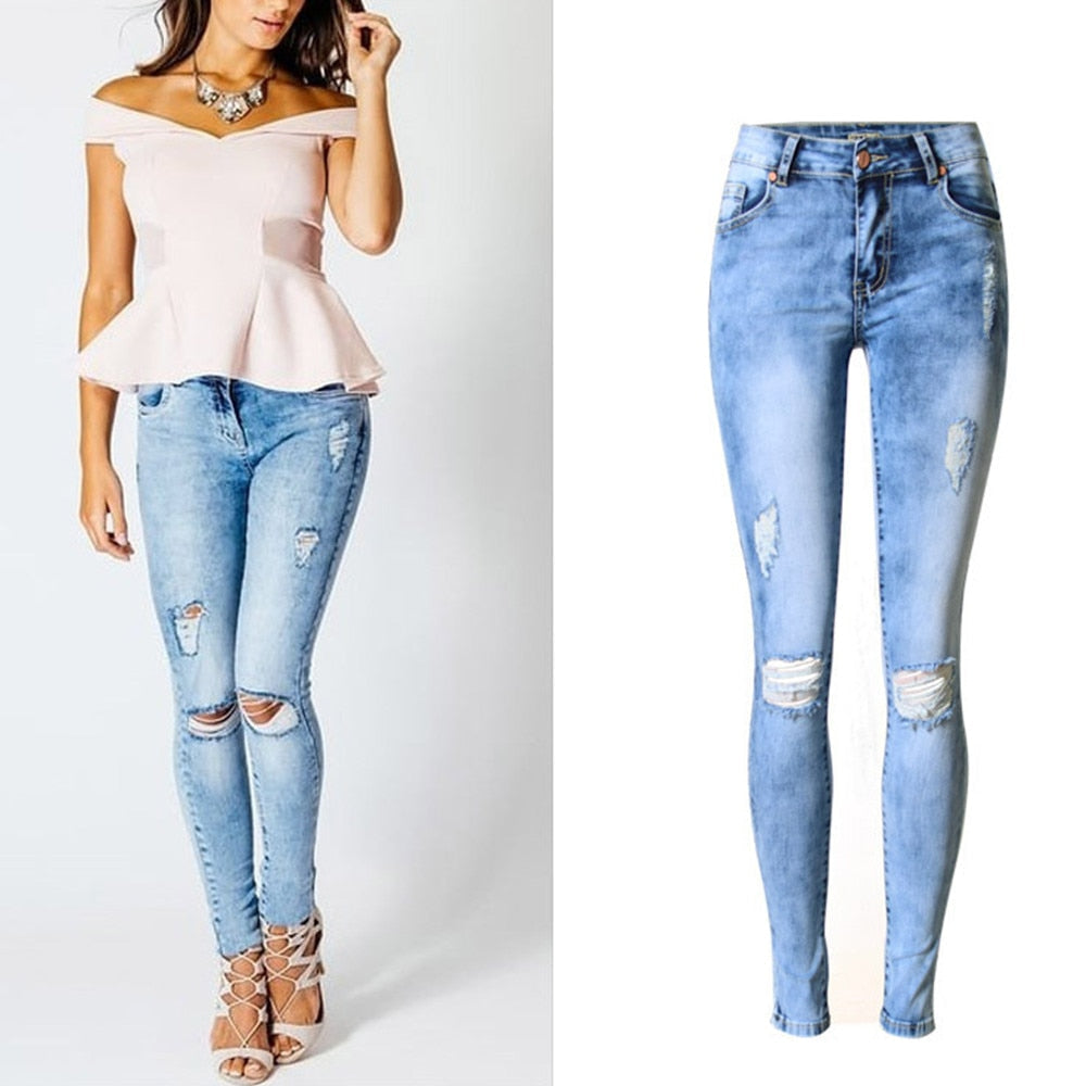 "Lågmidjade skinny jeans med stretch för kvinnor, smickrande passform, ergonomisk design, ljus denimfärg."