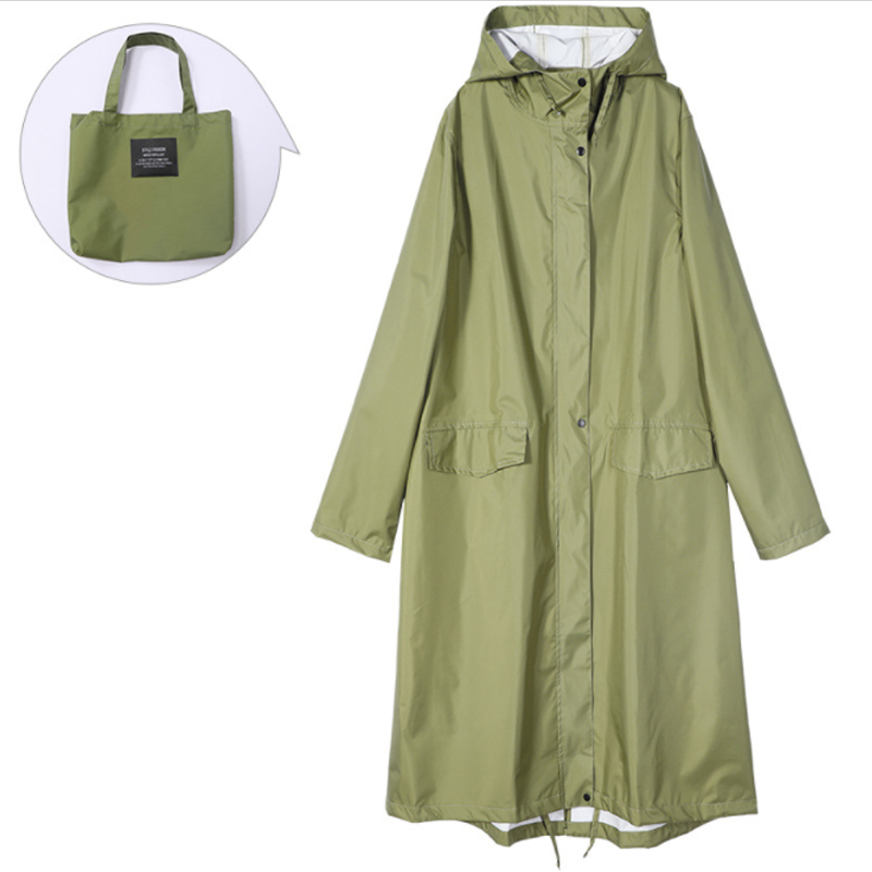 "Lång vattentät regnrock med huva för kvinnor i lila, elegant design, framifrån, polyester och TPU-material."