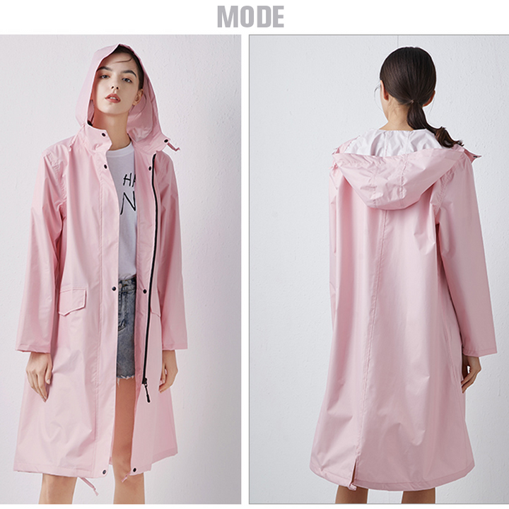 "Lång vattentät regnrock med huva för kvinnor i lila, elegant design, framifrån, polyester och TPU-material."