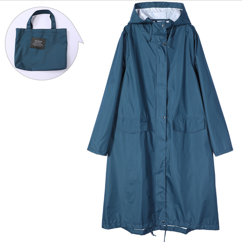 "Lång vattentät regnrock med huva för kvinnor i lila, elegant design, framifrån, polyester och TPU-material."