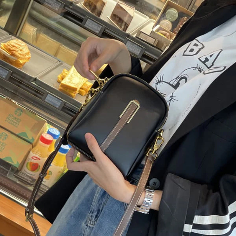 "Lätt och elegant mini crossbody damväska i PU-läder, flera färger, perfekt för alla säsonger, mode och funktion."