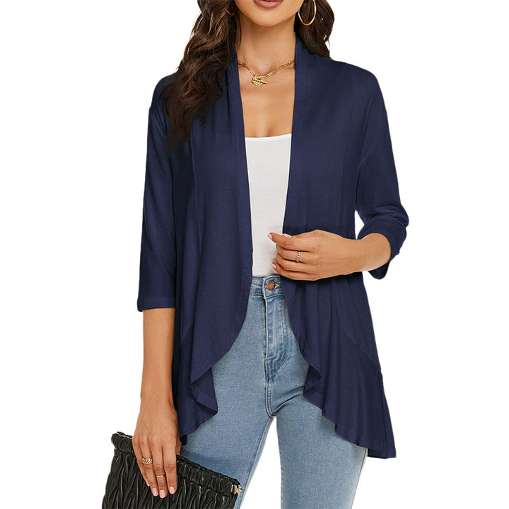 Lättvikts vår-sommar cardigan med 3/4 ärmar, öppen design och oregelbunden fåll, perfekt för modernt kvinno-mode.