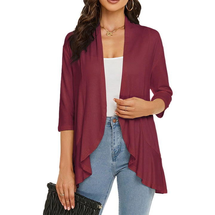 Lättvikts vår-sommar cardigan med 3/4 ärmar, öppen design och oregelbunden fåll, perfekt för modernt kvinno-mode.