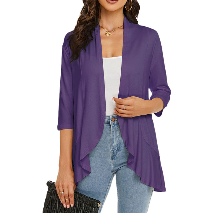 Lättvikts vår-sommar cardigan med 3/4 ärmar, öppen design och oregelbunden fåll, perfekt för modernt kvinno-mode.