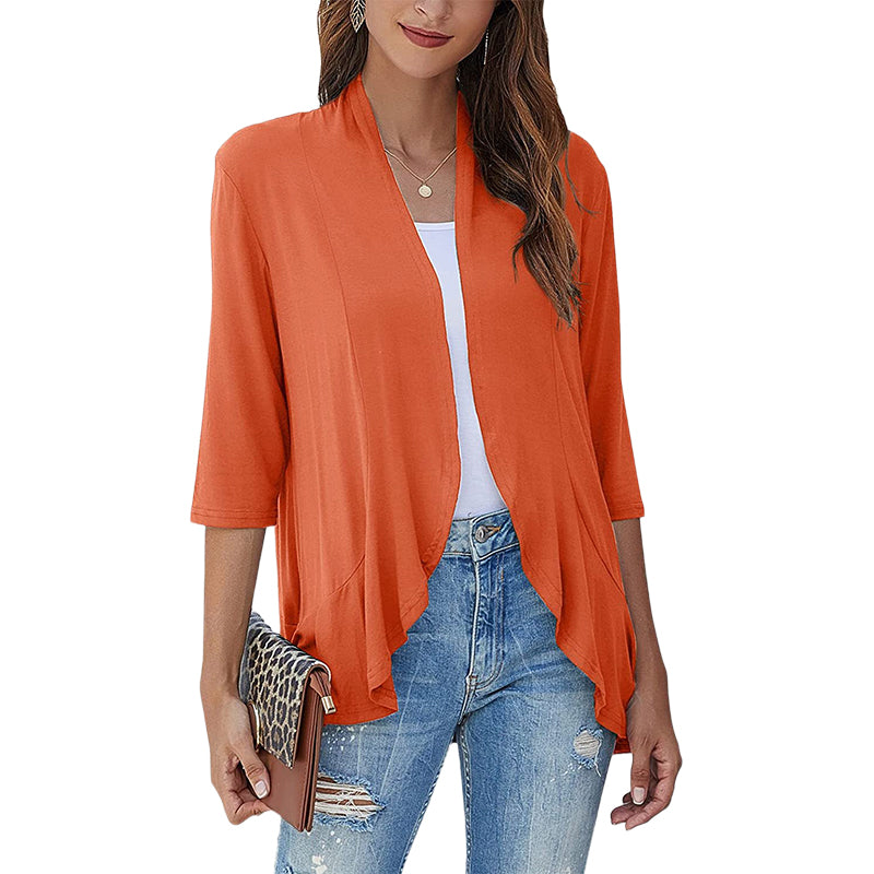 Lättvikts vår-sommar cardigan med 3/4 ärmar, öppen design och oregelbunden fåll, perfekt för modernt kvinno-mode.