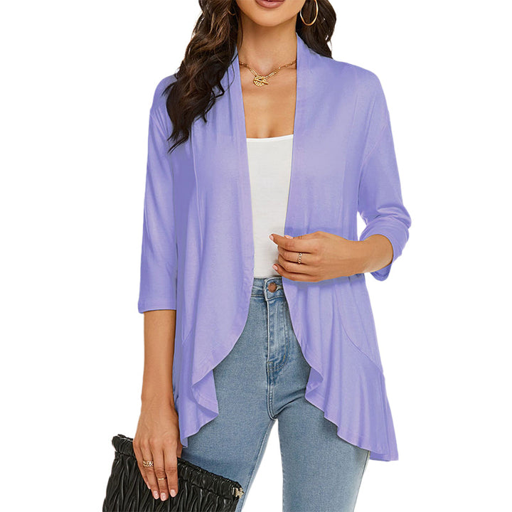 Lättvikts vår-sommar cardigan med 3/4 ärmar, öppen design och oregelbunden fåll, perfekt för modernt kvinno-mode.