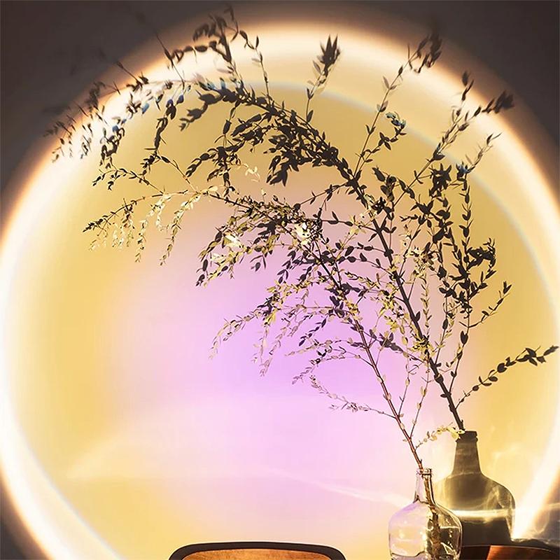 "LED golvlampa med justerbart huvud och färgrika projektioner skapar en romantisk och modern atmosfär i hemmet."