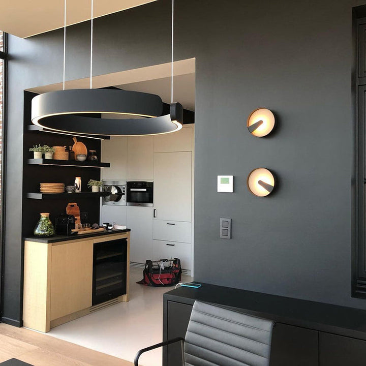 Elegant svart LED-hänglampa med dubbla ringar, dimbar designtaklampa för matsalsbelysning.