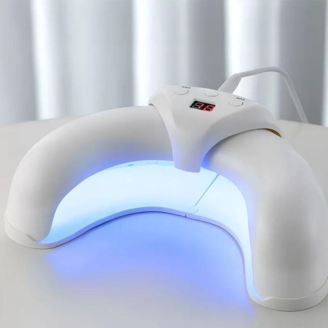 Effektfull LED-apparat för fotnagelvård. Rött och blått ljus främjar nagelhälsa och skönhetseffekter.