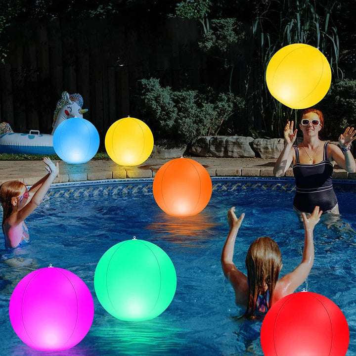 "LED-strandboll med mångfärgade lysdioder, perfekt för utomhusbruk. Vattentät och hållbar för lek i alla väder."