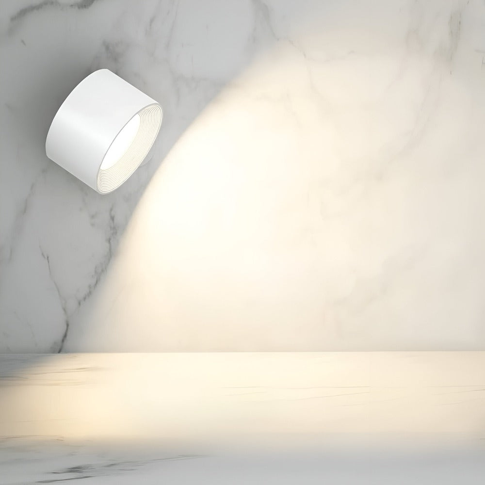 Energisnål LED-vägglampa i modern design, uppladdningsbar och med smidig touchkontroll för stilfull belysning.