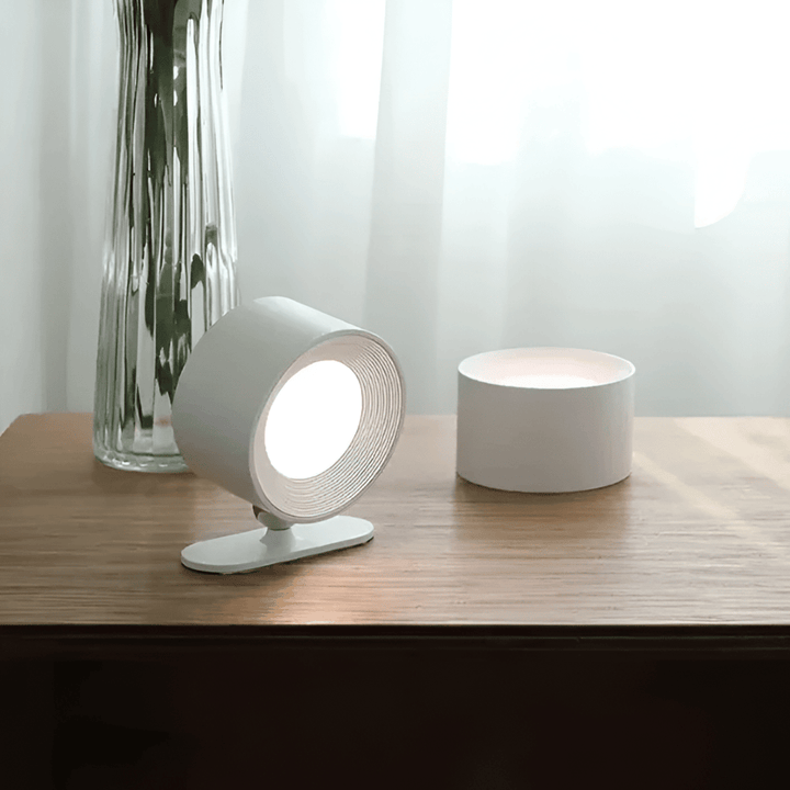Trådlös LED-vägglampa med justerbar belysning, designad för hall eller vardagsrum, med touchkontroll.