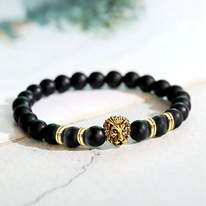 "Lejonarmband för män med onyx och stål, mattsvarta pärlor och lejonhuvud, symbol för styrka och kärlek"