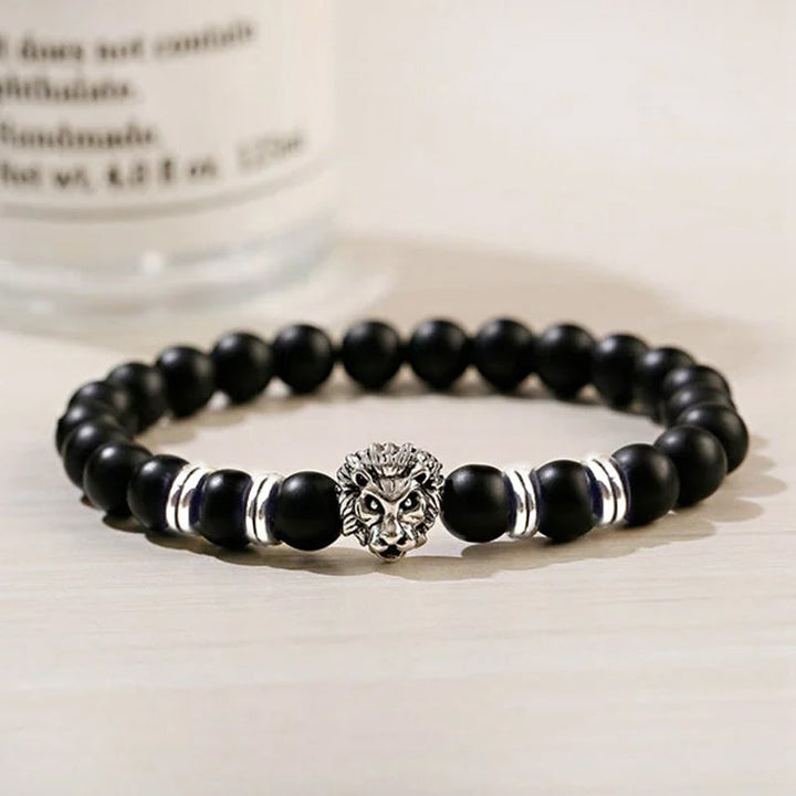 "Lejonarmband för män med onyx och stål, mattsvarta pärlor och lejonhuvud, symbol för styrka och kärlek"
