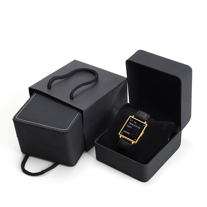 LexoTime unisex textklocka med digital display på handled. Innovativt, stilrent armbandsur.