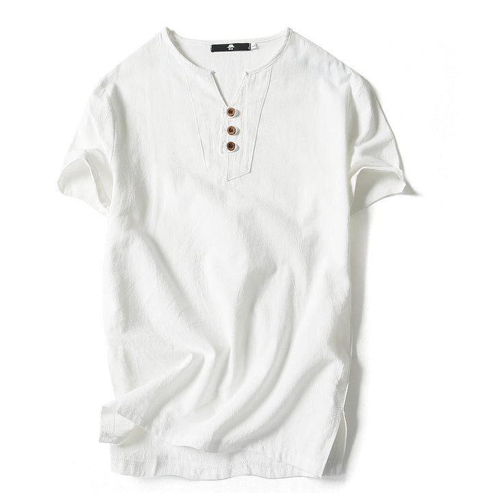 "Linne T-shirt för män, marinblå, med knappar framtill, avslappnad passform. Perfekt för sommaren, stilren och bekväm."