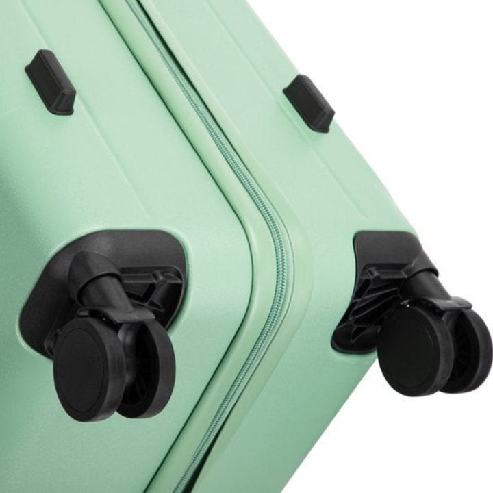 Smidigt silver resväskset för affärsresa med laptopfack & säkert TSA-lås.