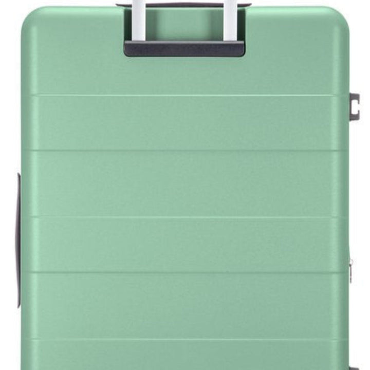 Lyxigt lila resväskset med laptopfack, TSA-lås & hållbart hårt skal för bagage.