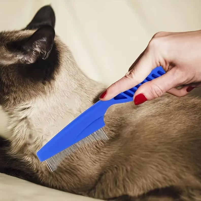 Loppkamsset för hund & katt. Skonsam pälsvård & effektiv parasitborttagning för friskare husdjur.
