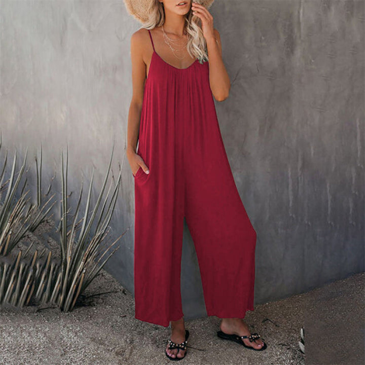 Lös dam cami stretch jumpsuit i flera färger, polyesterblandning, flytande passform, perfekt för sommaraktiviteter.