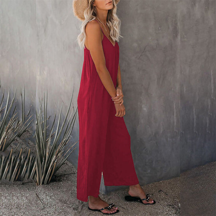 Lös dam cami stretch jumpsuit i flera färger, polyesterblandning, flytande passform, perfekt för sommaraktiviteter.