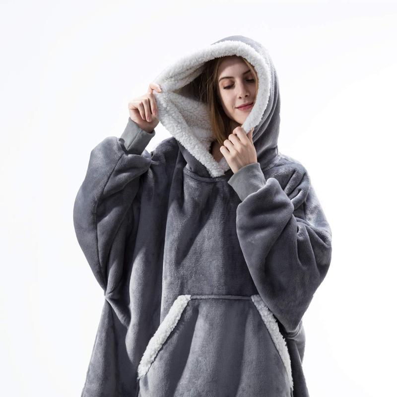 "Lös och mysig hoodie för dam och herr med stor ficka, rymlig huva och flera färgalternativ för maximal komfort."