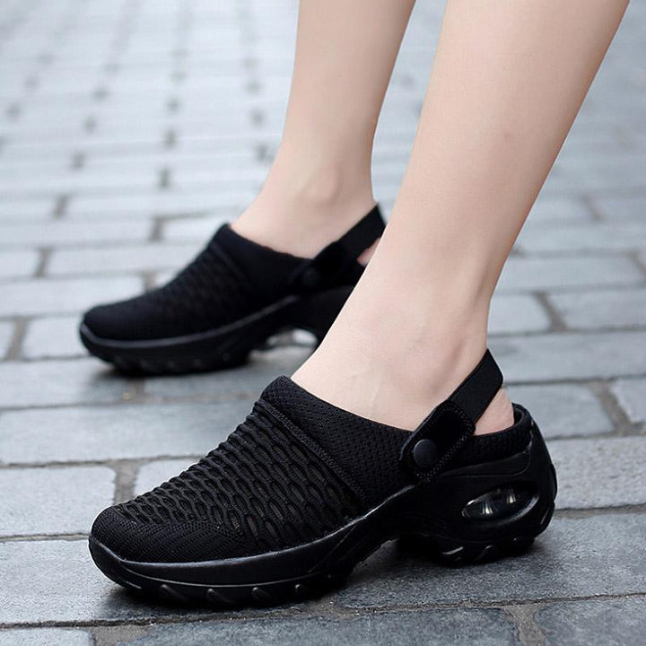 "Luftiga damtofflor med grå stickad ovandel och bred rund tå, slip-ons med stötdämpande luftkudde-sula, vardagsanvändning."