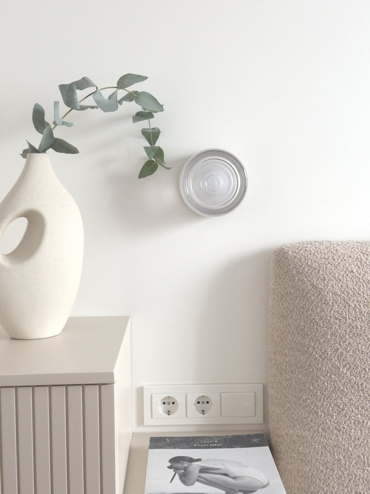 Stilren inomhusbelysning: Lunara LED-vägglampa med upp/ned-ljus, idealisk för hall och sovrum.