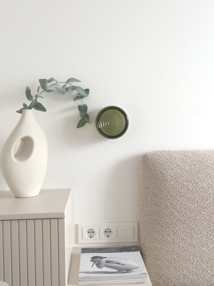 Hallampa Lunara: Elegant LED-vägglampa i aluminium med upp/ned-ljus för en modern entré.