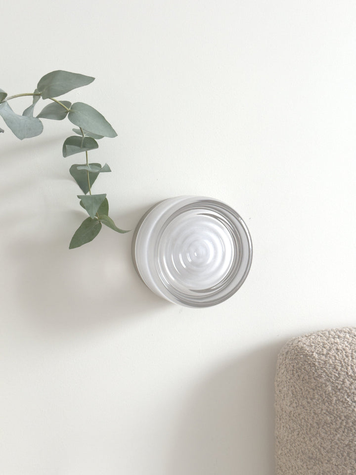 Energieffektiv Lunara LED-vägglampa. Elegant designlampa i aluminium och akryl med upp/ned-belysning.