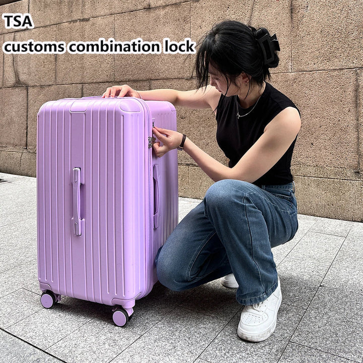 Hård resväska med TSA-lås & USB-laddare. Robust design, tysta hjul för smidig, säker resa.