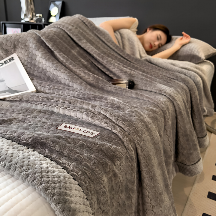 Elegant plyschfilt för soffan eller sängen. Denna mysfilt erbjuder helårs komfort och lyxig mjukhet.