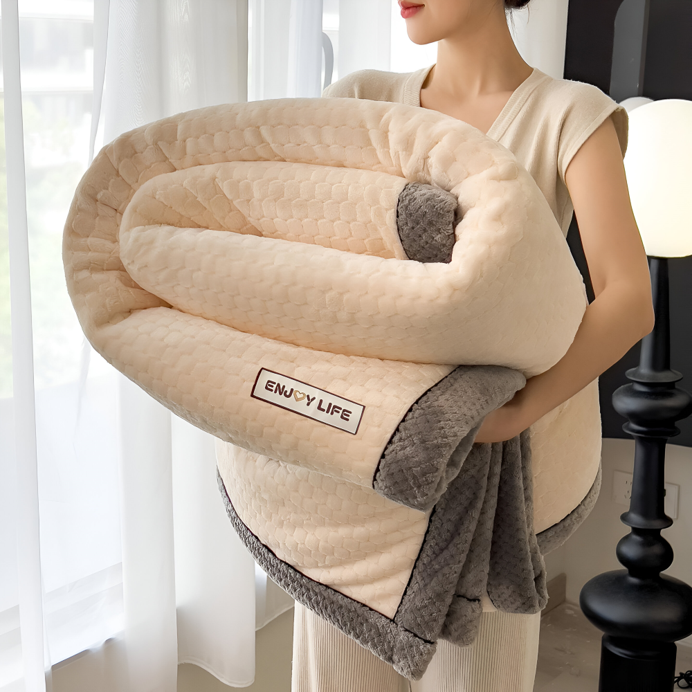 Plyschfilt, mjuk och värmande. En stilfull mysfilt som passar perfekt som inredning i hemmet, året runt.