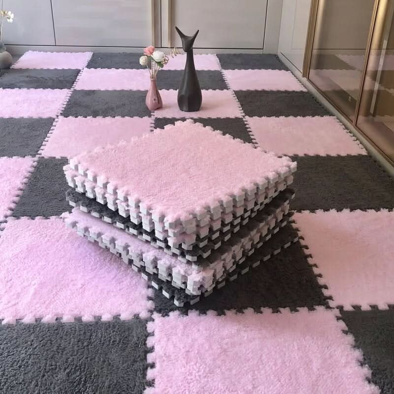 Halkfri plyschmatta, mjuk och säker. Modern design för vardagsrummet eller sovrummet, ger extra komfort.