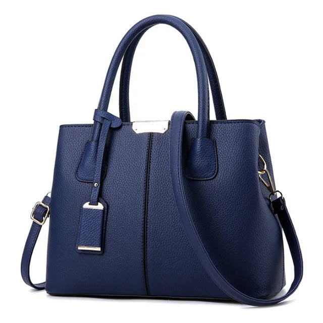 Presentidé: Lyxig axelremsväska för dam. Elegant och chic handväska, en tidlös accessoar.