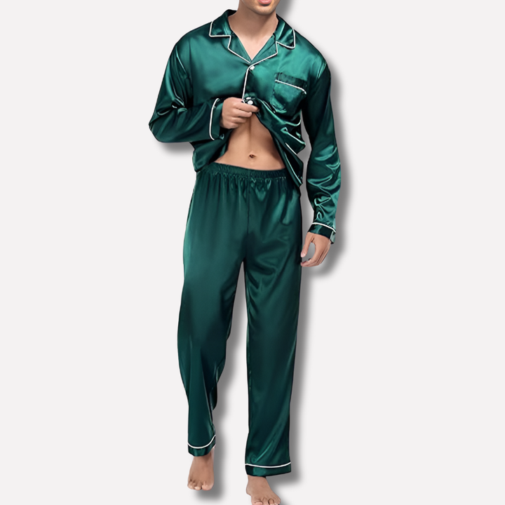 Herrpyjamasset i klassisk svart satin och siden. Lyxiga nattkläder, en perfekt present för avkoppling.
