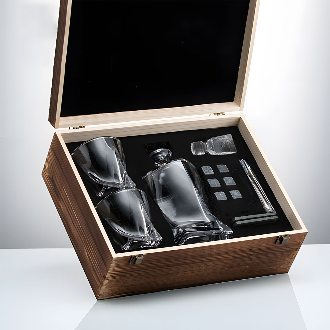 Elegant whiskykaraffset i kristall, perfekt för hemmabaren eller som lyxig present. För bourbon och cognac.